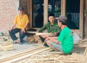 DAMPINGI PU, PENYULUH BERDAYAKAN EKONOMI PENGRAJIN BAMBU DI GONDANG