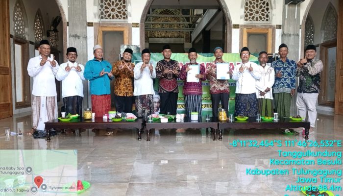 Ikrar Wakaf Produktif di Besuki untuk Kemaslahatan Ummat