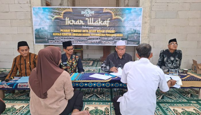 Pelaksanaan Ikrar Wakaf Tanah Masjid Miftahul Huda Sumberbendo Berjalan Khidmat