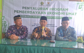 Dapatkan Bantuan dari BAZNAS Tulungagung, 10 Penerima Manfaat PEU Berbasis KUA Tersenyum Lebar