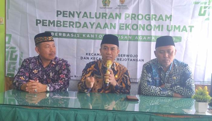Dapatkan Bantuan dari BAZNAS Tulungagung, 10 Penerima Manfaat PEU Berbasis KUA Tersenyum Lebar